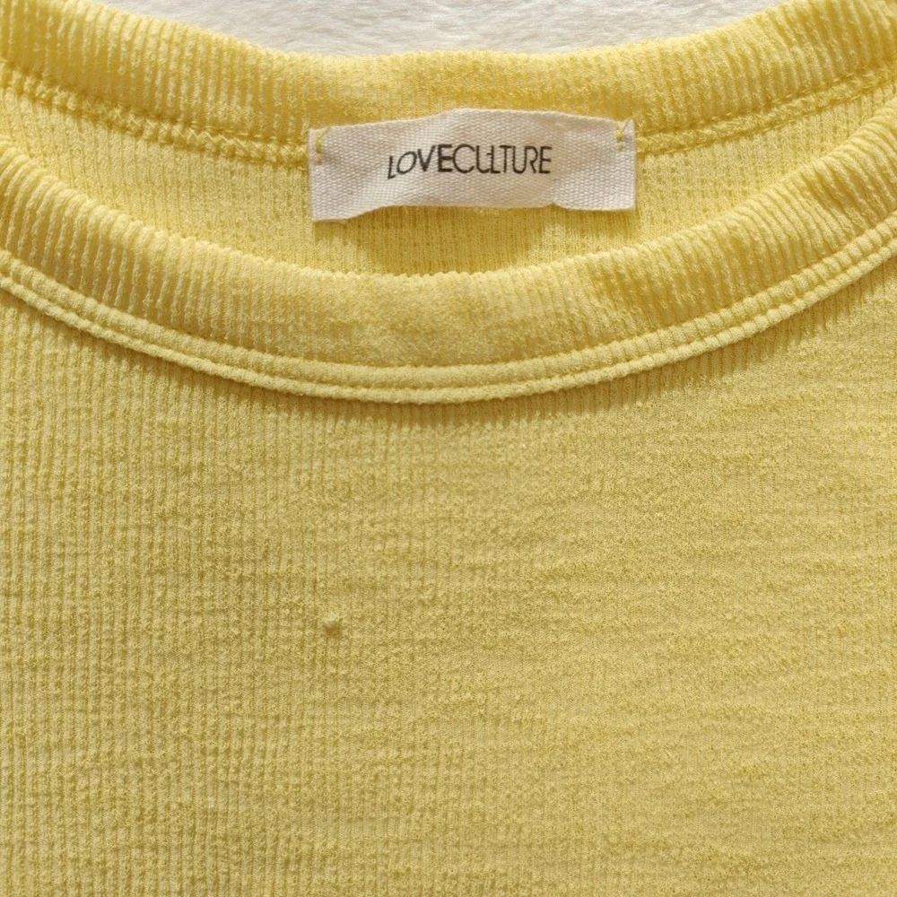 Love Culture Size Small Yellow Tie Front Key Hole Rib-knit Crop Top Short Sleeve